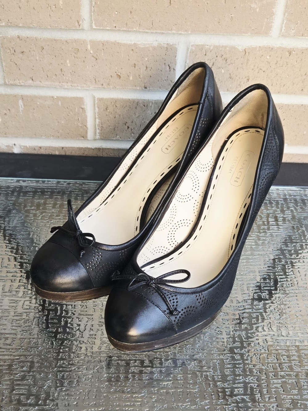 Coach Bethanie Black Leather Bow Cap-Toe Women's Pumps US 8 B